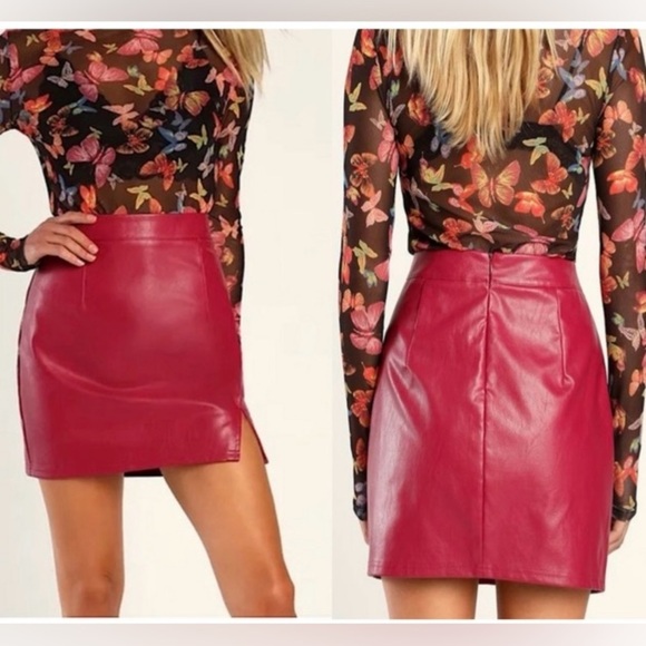 Lulus Corte Vegan Leather Mini Short Skirt with Slit, Red, Size S, NWT - Picture 1 of 13